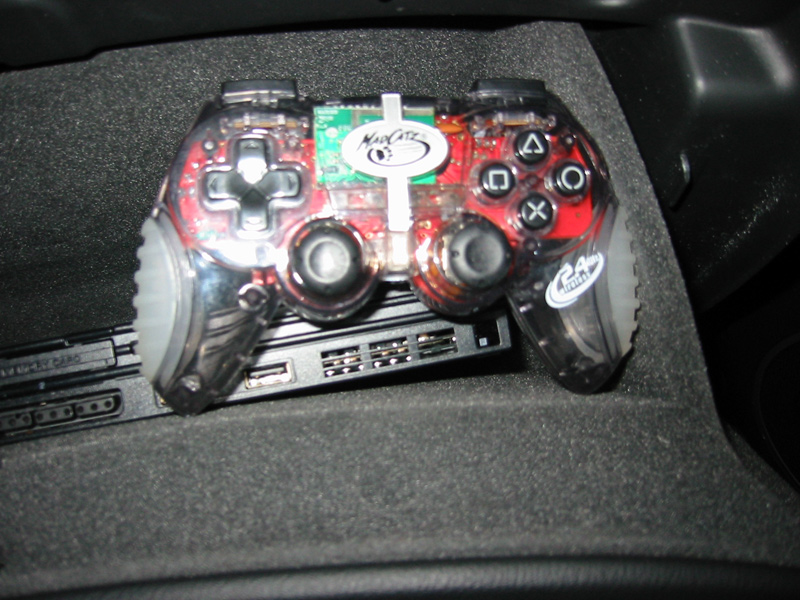 /persephone/images/naviconv/fullsize/ps2_controller.jpg